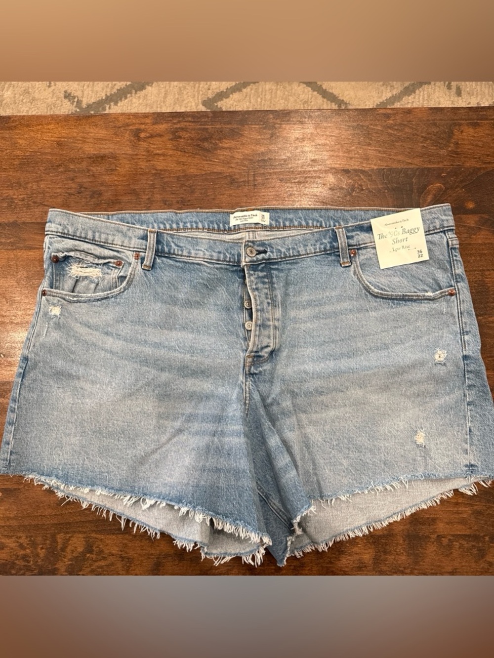 A&F 90’s Baggy Short
